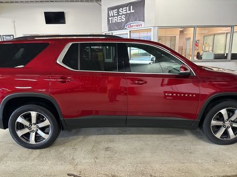Used 2023 Chevrolet Traverse LT w/ LT Premium Package AWD/4WD image 10