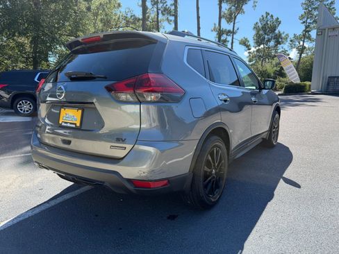 Used 2018 Nissan Rogue SV w/ Premium Package FWD image 8