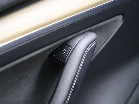 Used 2023 Tesla Model 3 Standard Range image 33