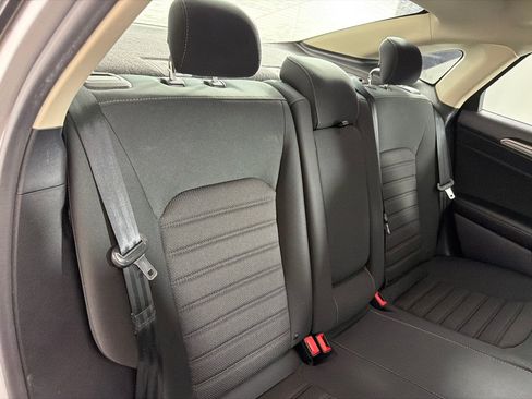 Used 2020 Ford Fusion SE FWD image 23