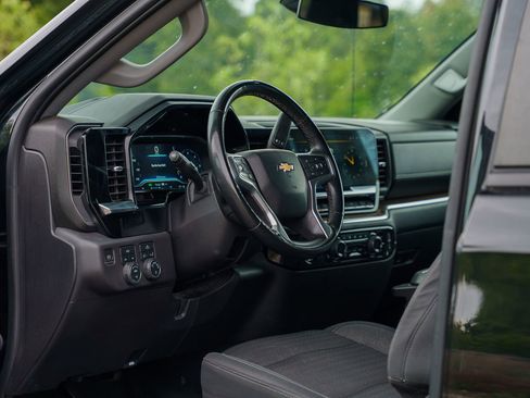 Used 2023 Chevrolet Silverado 1500 LT AWD/4WD image 21
