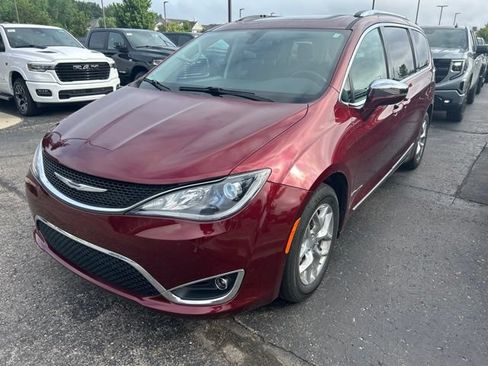 Used 2019 Chrysler Pacifica Limited FWD image 1