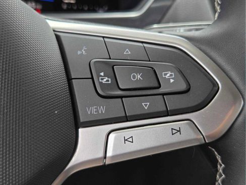 Used 2023 Volkswagen Tiguan SE FWD image 30