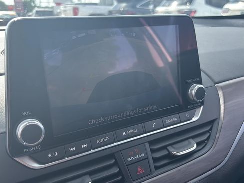 Used 2025 Nissan Altima 2.5 SV FWD image 16
