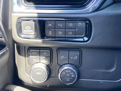 Used 2025 GMC Yukon XL Denali AWD/4WD image 14