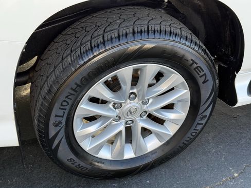 Used 2019 Lexus GX 460 Premium w/ Premium Package image 10