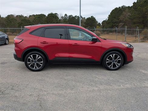 Used 2021 Ford Escape SE w/ SE Sport Appearance Package image 2