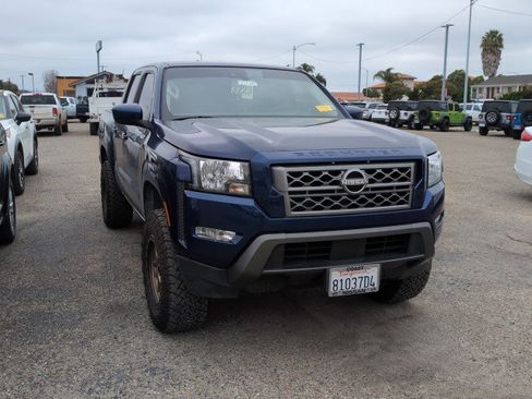 Used 2022 Nissan Frontier SV image 2