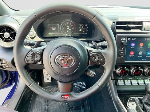 Used 2025 Toyota GR86 Premium w/ ALL Weather Mat Package (TMS) RWD image 11