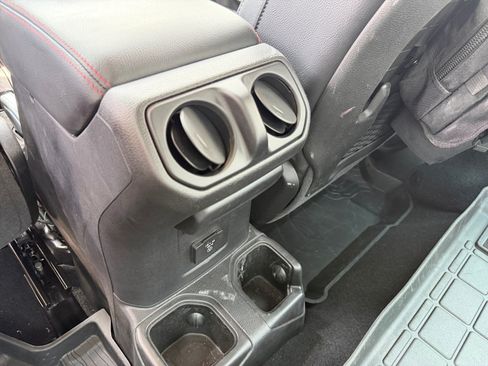Used 2018 Jeep Wrangler Rubicon AWD/4WD image 32