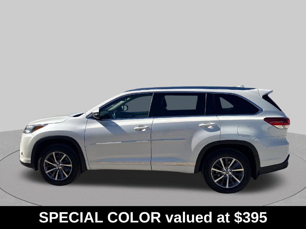 Used 2017 Toyota Highlander XLE AWD/4WD image 2
