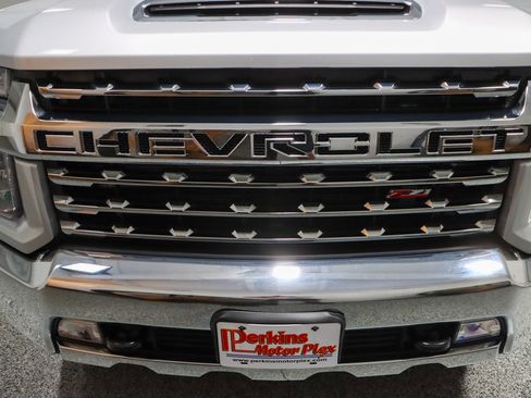Used 2022 Chevrolet Silverado 2500 LTZ w/ Z71 Off-Road Package AWD/4WD image 4