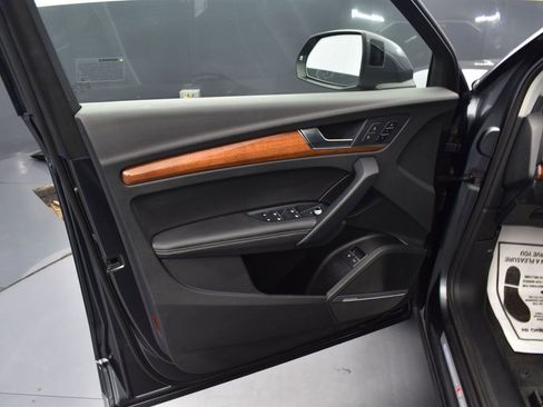 Used 2022 Audi Q5 e Prestige w/ Prestige Package image 8