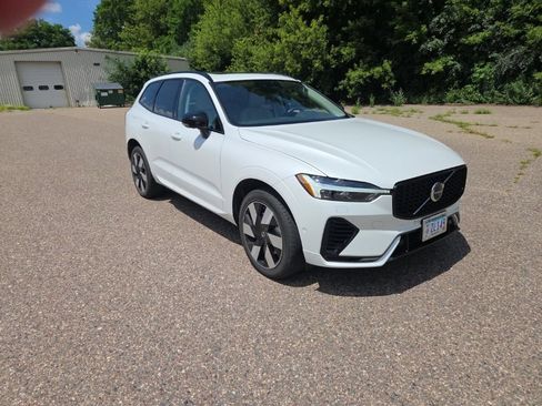 Used 2025 Volvo XC60 T8 Plus w/ Protection Package Premier AWD/4WD image 19