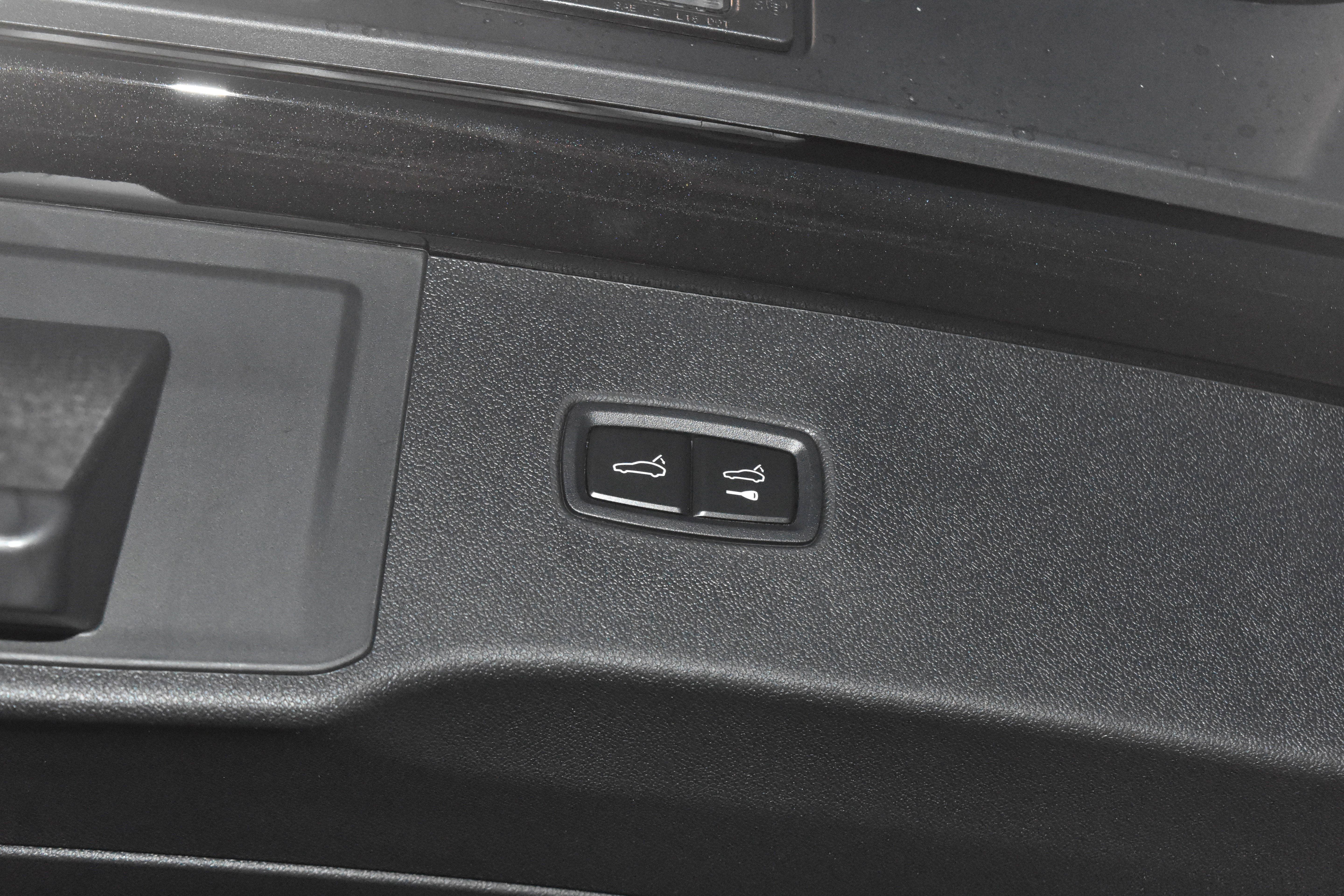 Used 2026 Porsche Cayenne AWD/4WD image 34