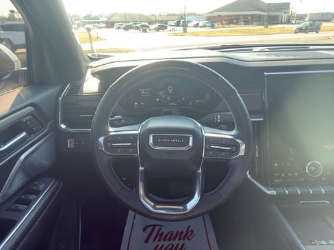 Used 2025 GMC Acadia Denali w/ Super Cruise Package image 12