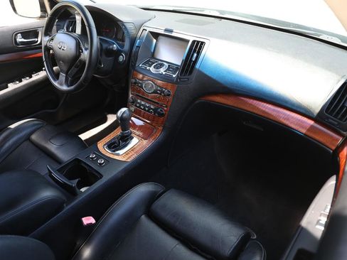 Used 2009 INFINITI G37 Journey w/ Premium Pkg image 16