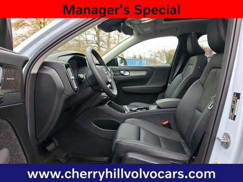 Certified 2025 Volvo XC40 B5 Plus w/ Protection Package Premier image 15