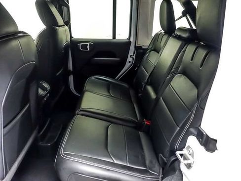 Used 2023 Jeep Wrangler Unlimited Sahara w/ Cold Weather Group AWD/4WD image 10