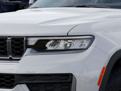 New 2026 Jeep Grand Cherokee Altitude AWD/4WD image 6