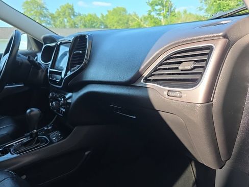Used 2019 Jeep Cherokee Limited AWD/4WD image 21
