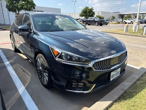 Used 2017 Kia Cadenza Limited FWD image 2