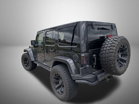 Used 2017 Jeep Wrangler Unlimited Sahara AWD/4WD image 3