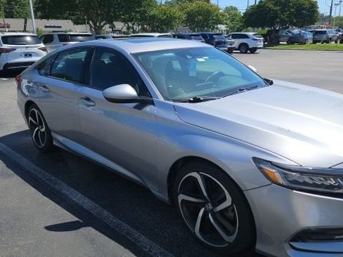 Used 2018 Honda Accord Sport image 2