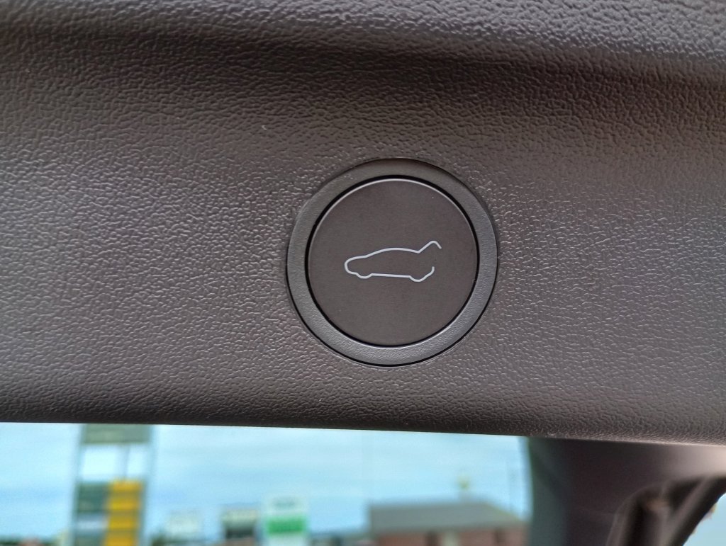 Used 2026 Tesla Model Y 2WD image 28