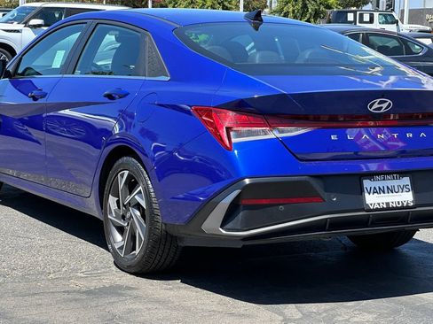 Used 2024 Hyundai Elantra Limited FWD image 5