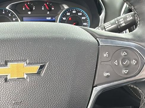 Used 2023 Chevrolet Traverse LT image 25