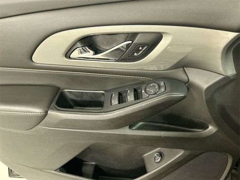 Used 2021 Chevrolet Traverse LT w/ LPO, Blackout Package image 11