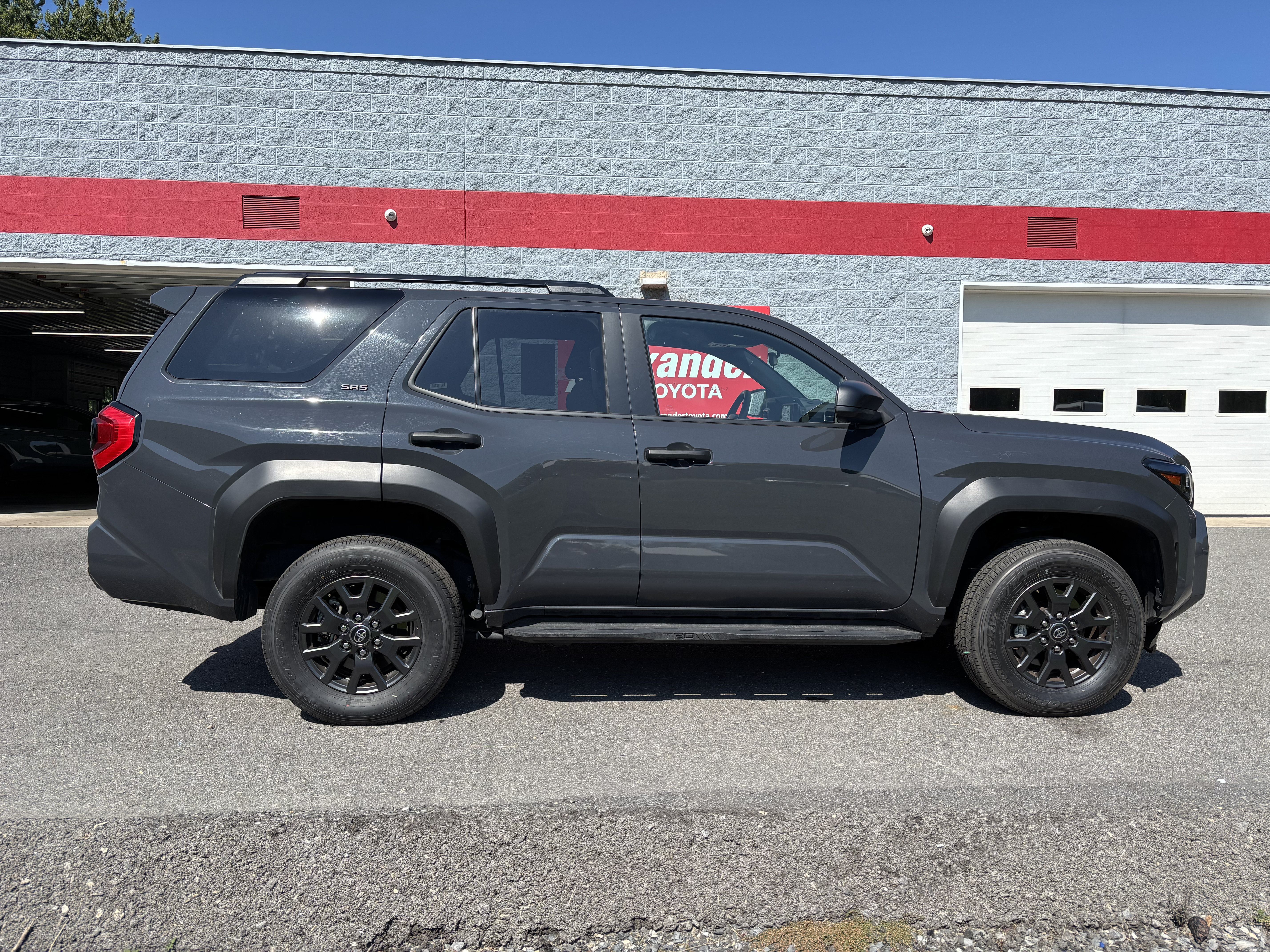 Used 2025 Toyota 4Runner SR5 AWD/4WD image 2