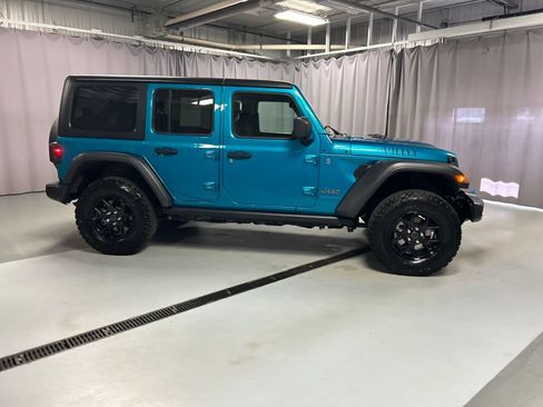Used 2024 Jeep Wrangler Unlimited AWD/4WD image 8