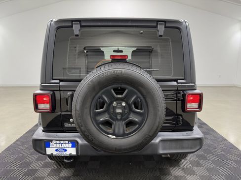 Used 2019 Jeep Wrangler Unlimited Sport image 6