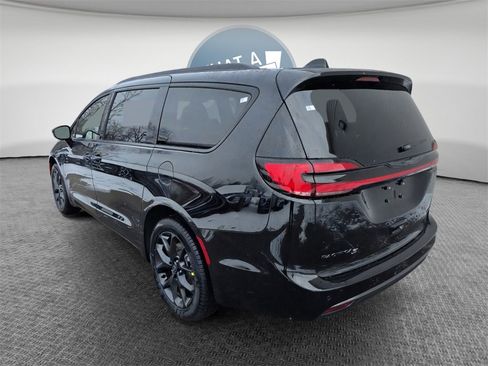 New 2026 Chrysler Pacifica Select w/ S Appearance Package image 8