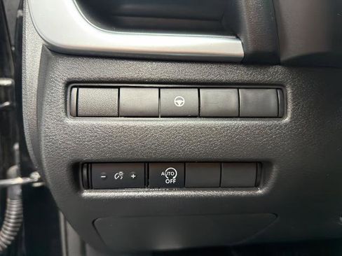 Used 2023 Nissan Rogue SV image 18