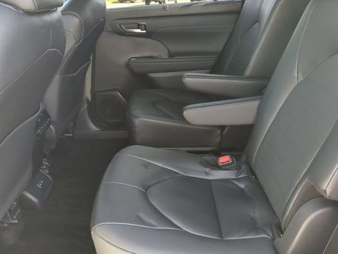Certified 2024 Toyota Highlander XLE image 14