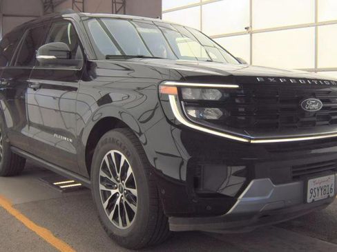 Used 2025 Ford Expedition Platinum image 1