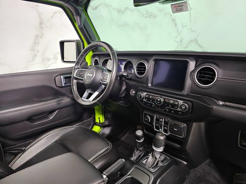 Used 2021 Jeep Wrangler Unlimited Sahara w/ Cold Weather Group AWD/4WD image 15