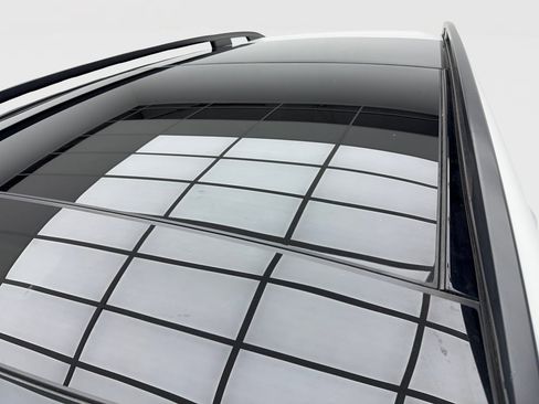 Used 2020 Mercedes-Benz GLB 250 w/ AMG Line image 12