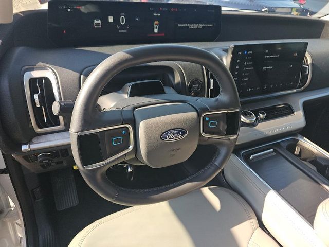 Used 2025 Ford Expedition Active AWD/4WD image 12