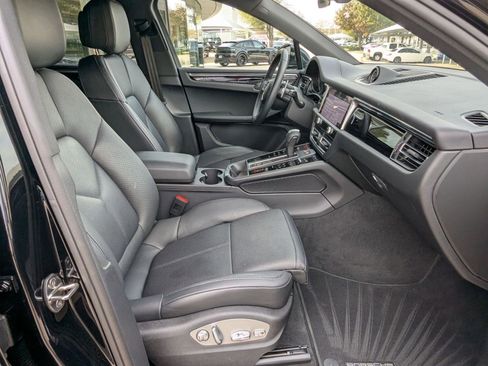 Certified 2025 Porsche Macan image 25