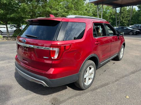 Used 2017 Ford Explorer XLT w/ Equipment Group 202A AWD/4WD image 5