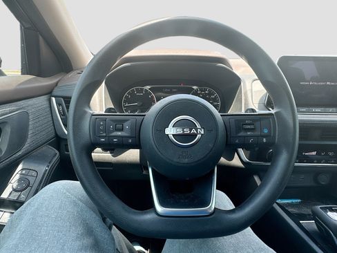 Used 2023 Nissan Rogue SV FWD image 11