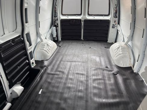 Used 2016 GMC Savana 2500 image 13