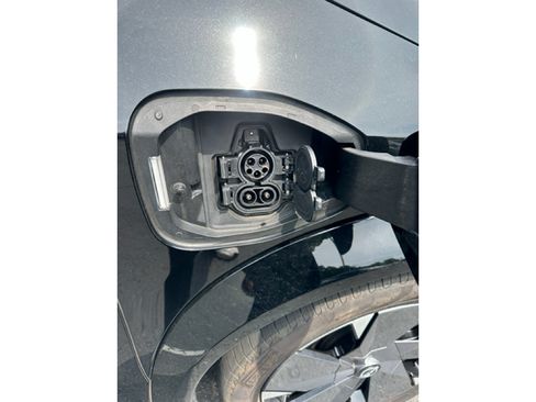 Used 2023 Nissan Ariya AWD/4WD image 5