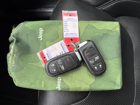 Used 2020 Jeep Cherokee Limited AWD/4WD image 37