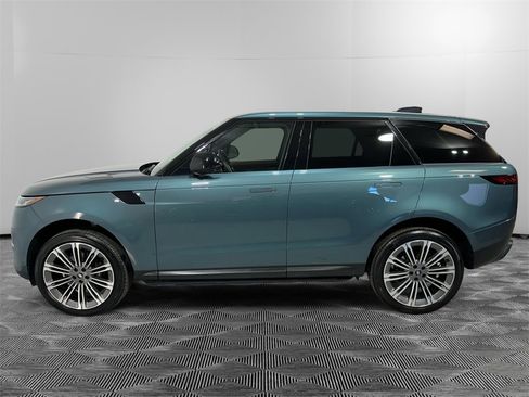 Used 2025 Land Rover Range Rover Sport SE image 2