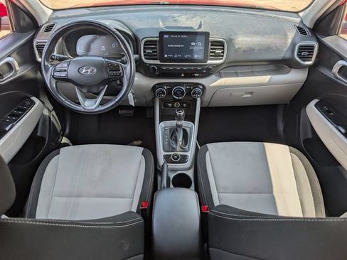 Used 2023 Hyundai Venue SEL FWD image 11